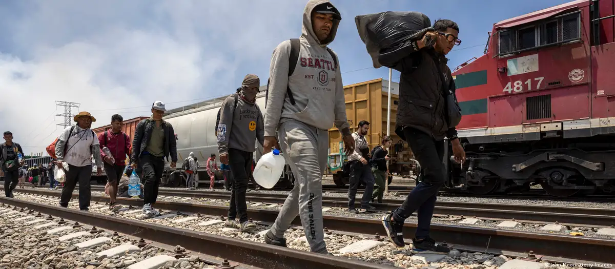 México refuerza medidas contra paso de migrantes en trenes