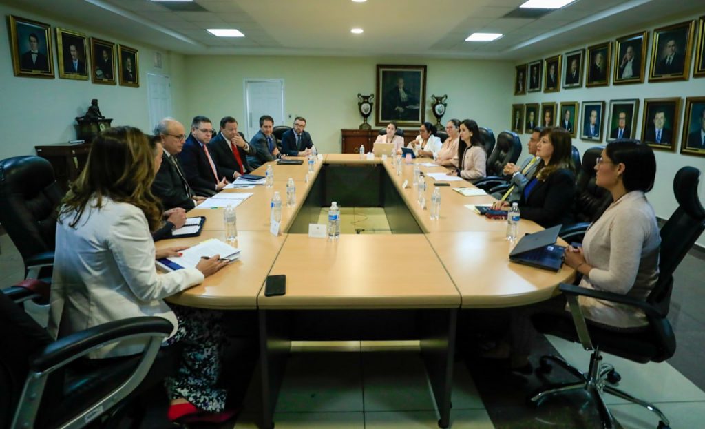Cancillería salvadoreña y funcionarios estadounidenses se reúnen para estrechar vínculos y abordar temas de interés compartido
