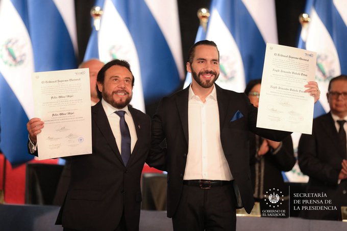 Esta tarde el TSE entregó las credenciales a Nayib Bukele y Felix Ulloa, que los acredita como Presidente y Vice presidente de la Republica de El Salvador