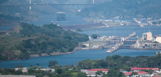 Canal de Panamá espera normalizar tránsito de buques en 2025