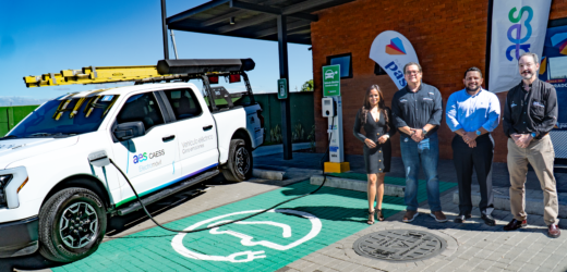 AES El Salvador junto con Plaza Comercial Pasares inauguran nueva electrolinera en La Libertad