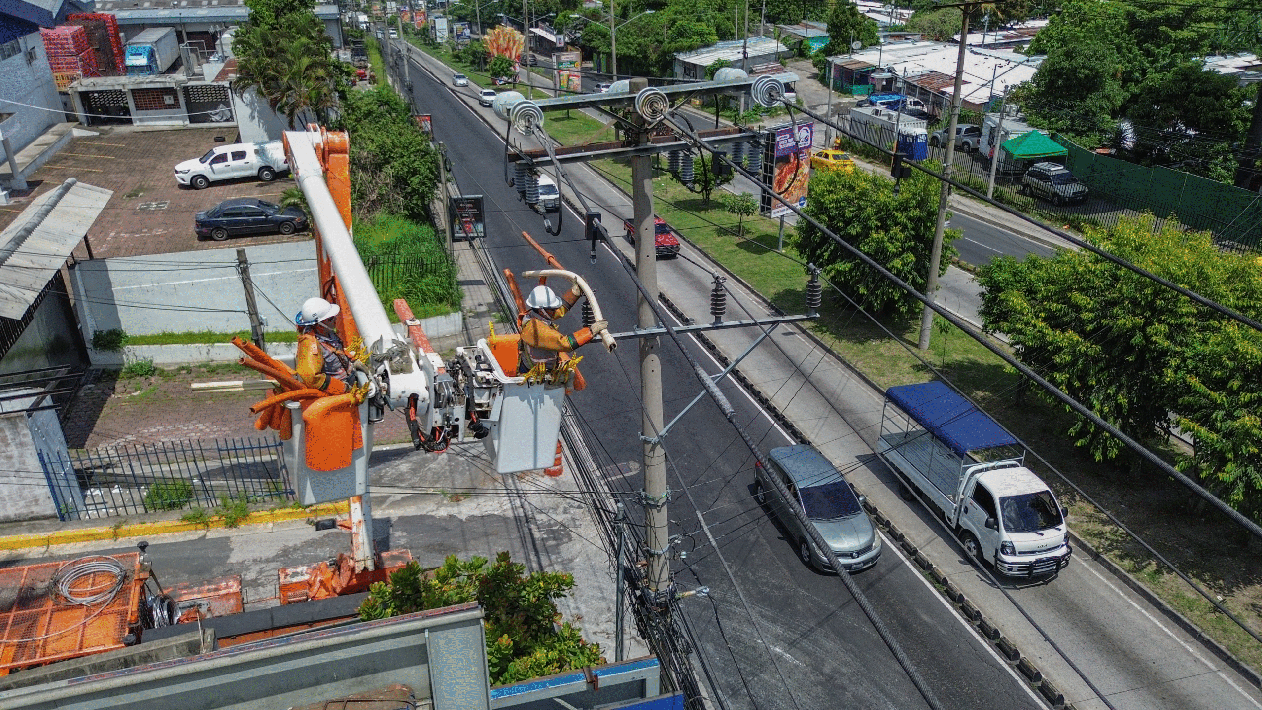 AES CAESS optimiza red eléctrica en Soyapango y Apopa