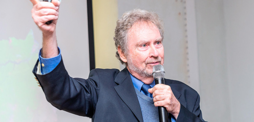 Luiz Davidovich receives TWAS Apex Award on quantum science