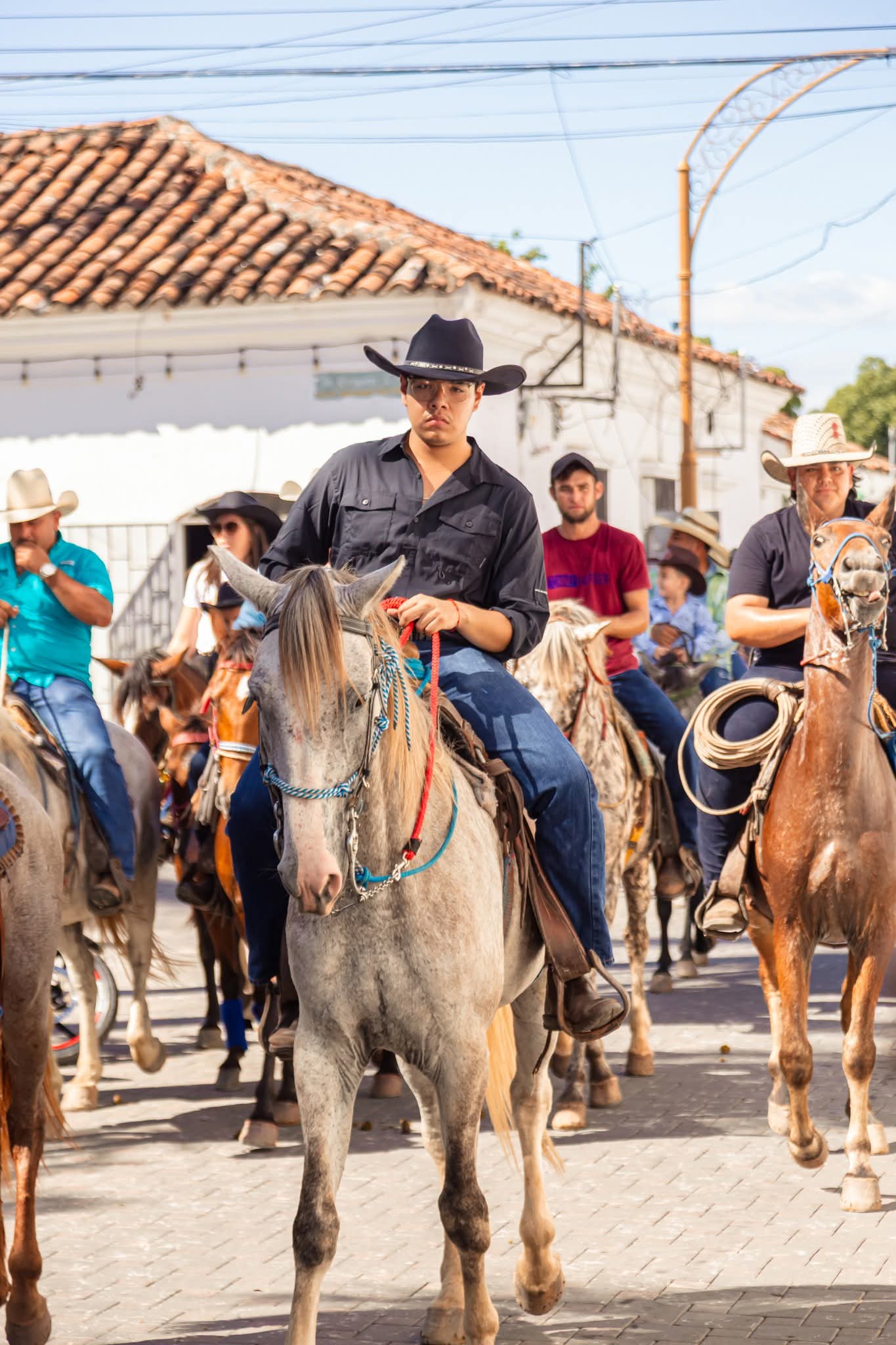 Tradicional cabalgata en la antesala de la Feria de los Santos en Metapan