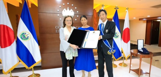 El Salvador a traves de Cancillería otorgan la distinción Jose Matias Delgado en gratitud al apoyo recibido