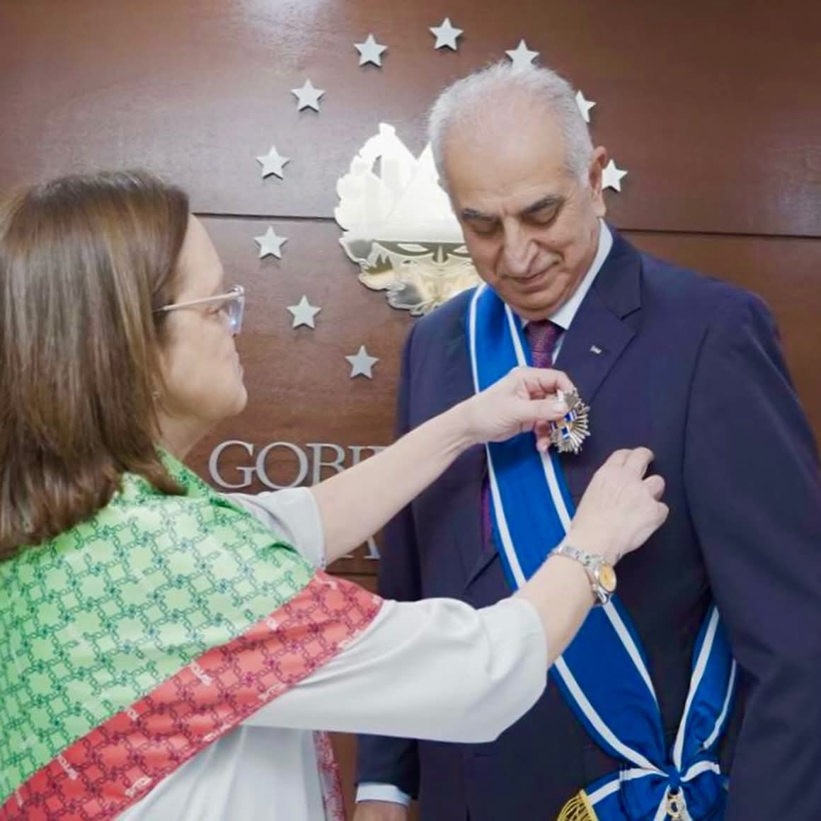 El embajador del Estado de Palestina, Marwan Jebril Burini recibió la máxima condecoración de El Salvador