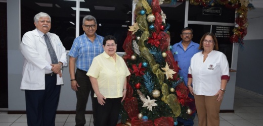 Feliz Navidad les desea hospital Centro Medico en Santa Ana
