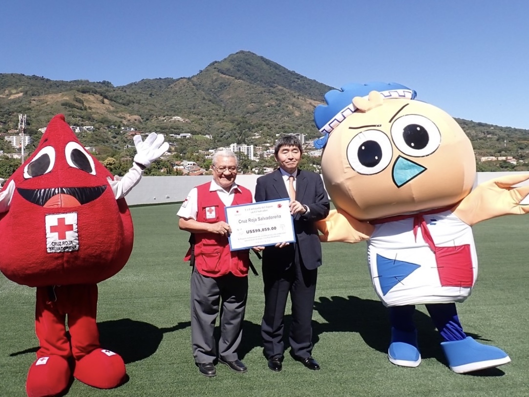 Japón firma convenio de donación con Cruz Roja, para la donación de ambulancia y unidad móvil  para la donación de sangre