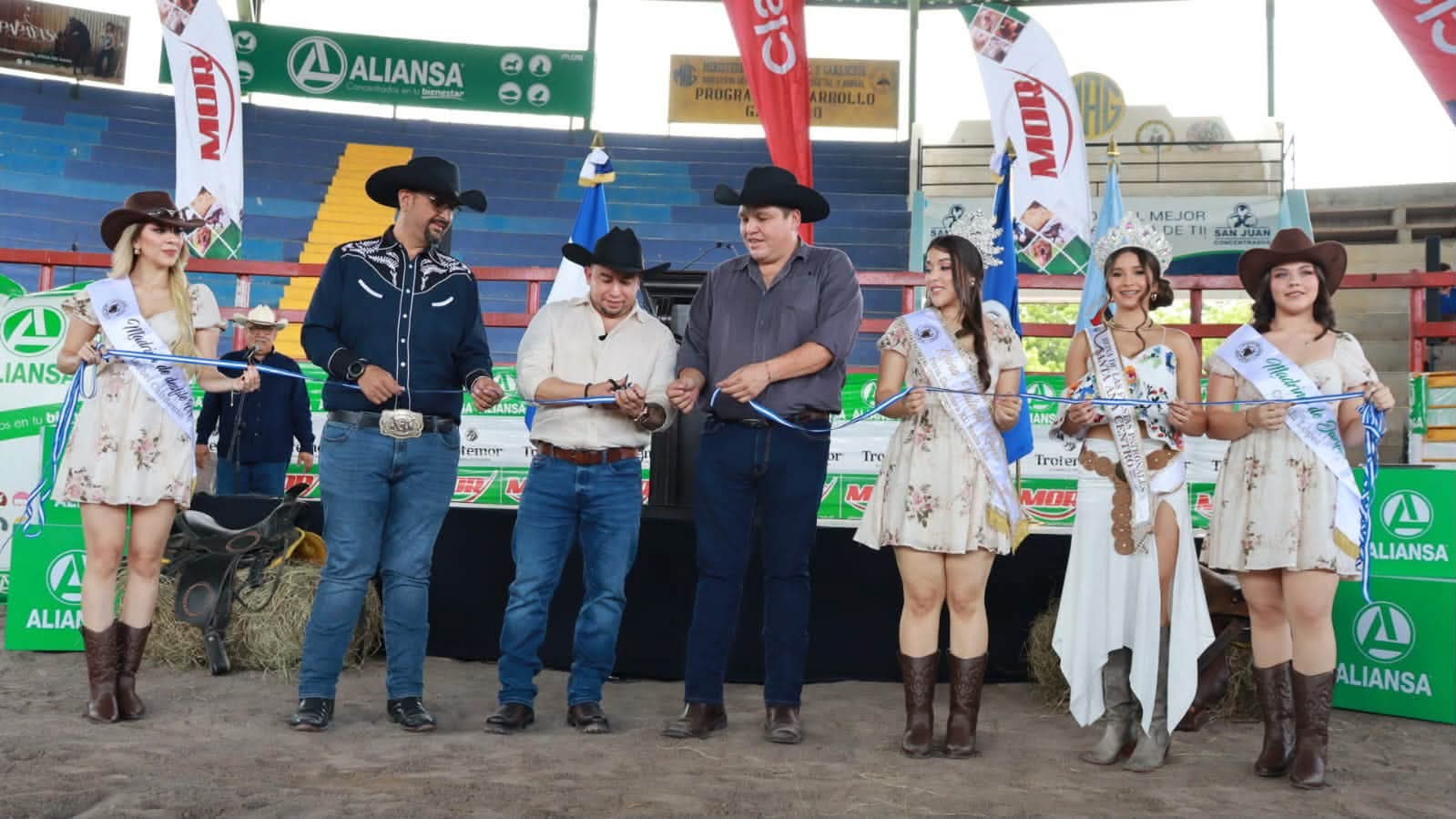 Homenaje a la visión y el legado: Asociación Feria Ganadera Señora Santa Ana celebra 40 años de trayectoria