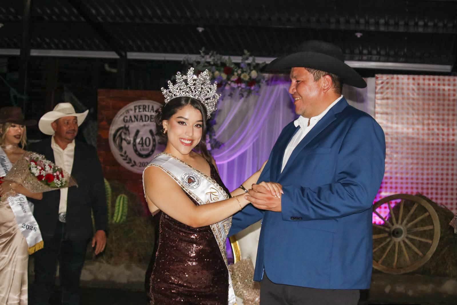 Santa Ana celebra 40 años de tradición: Valeria Sofía Reyes Viera es coronada Reina de la Asociación Feria Ganadera 2026