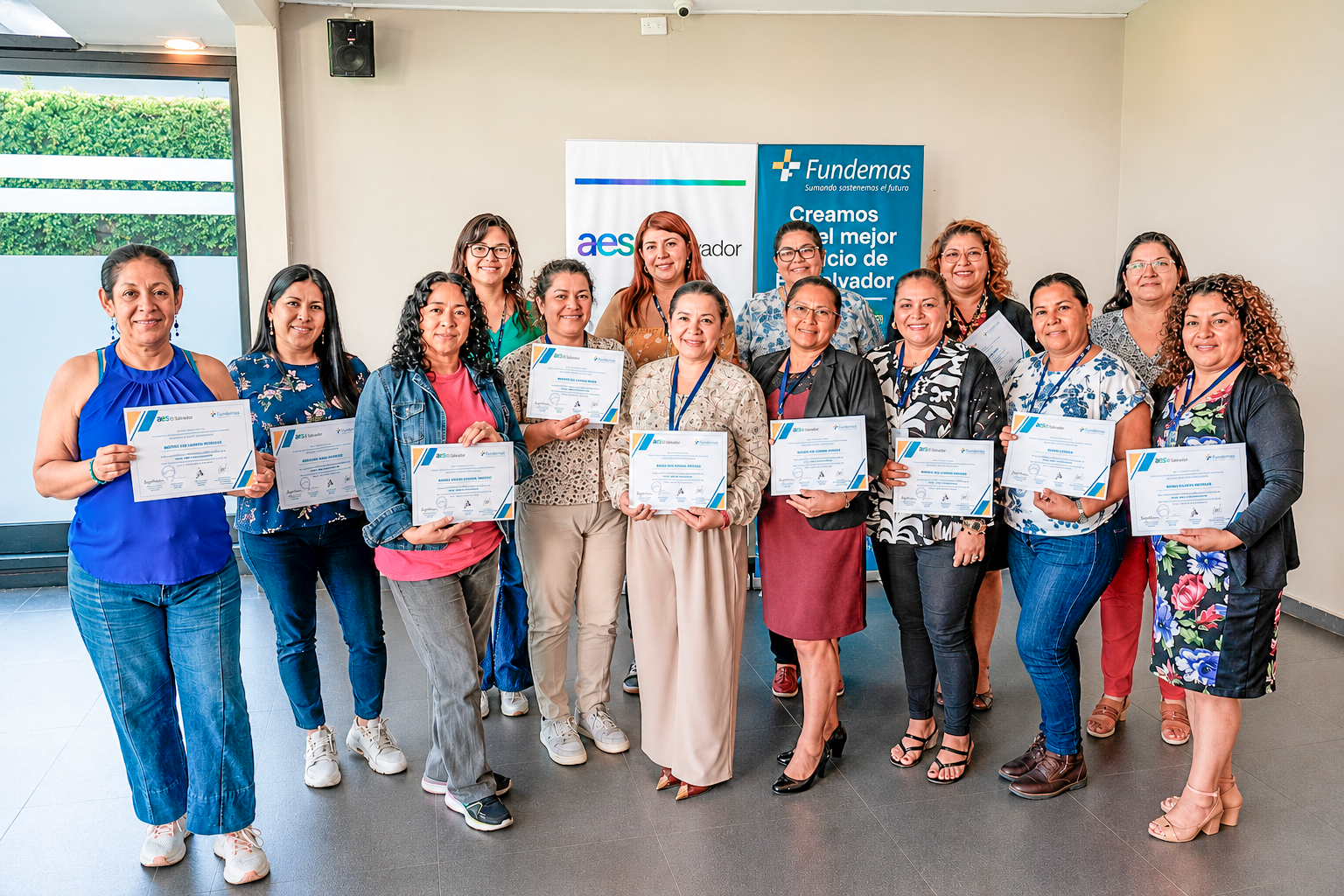 AES El Salvador y FUNDEMAS impulsan el liderazgo femenino a través del programa “Mujeres en Acción»