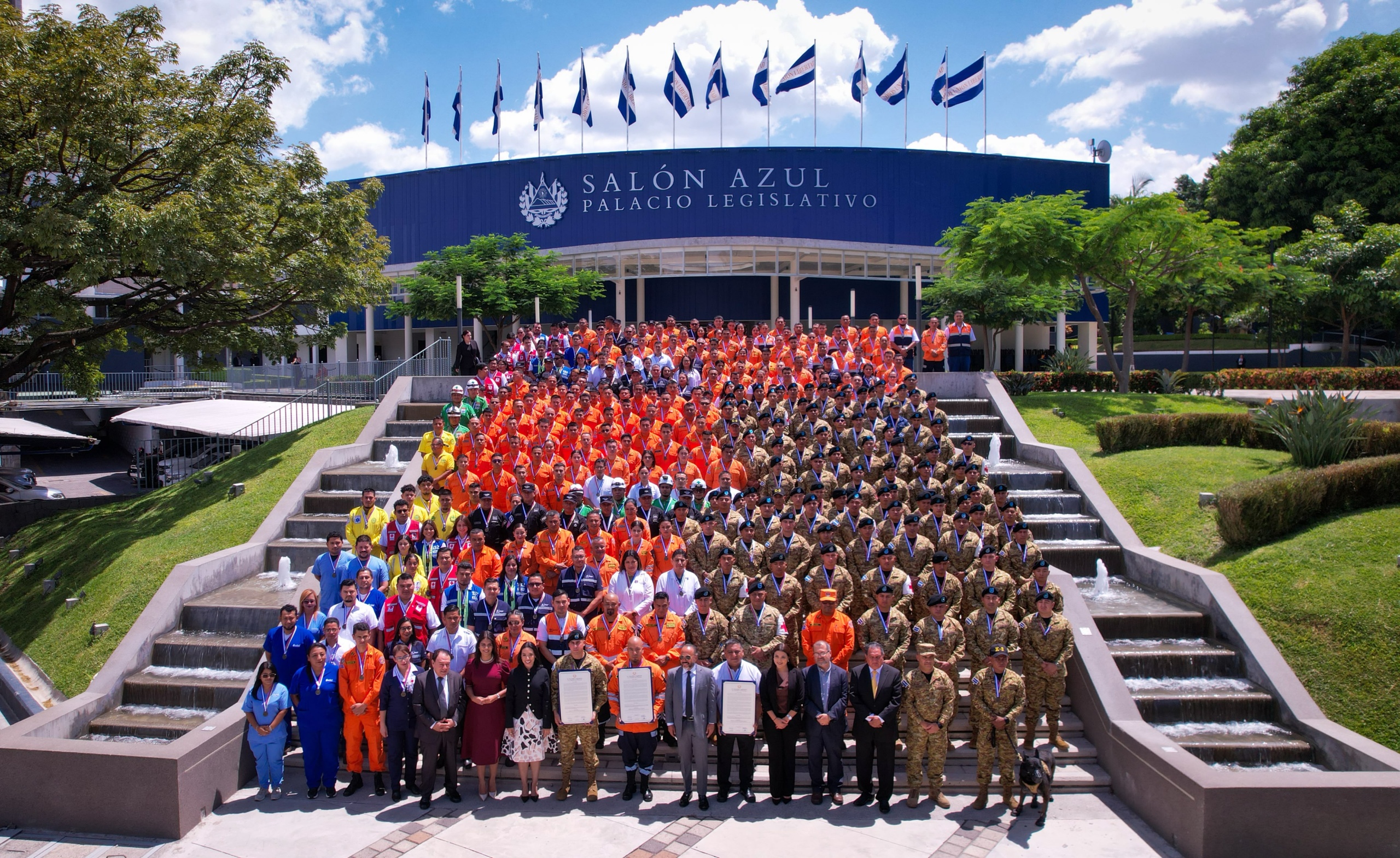 Asamblea reconoce a rescatistas salvadoreños por su labor humanitaria en Venezuela