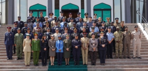 Dos oficiales salvadoreños llevan la experiencia de su país a un escenario policial internacional en Dubái