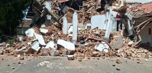 Un fuerte terremoto de magnitud 7.7 sacude a Panamá y activa alerta de tsunami