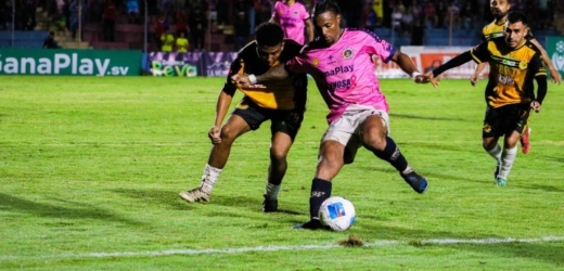 Platense derrota a FAS en un partido marcado por las expulsiones y las revisiones del FVS